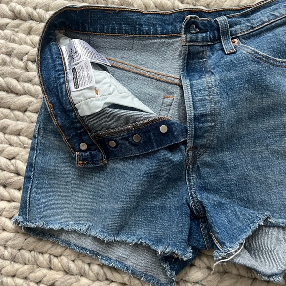 Levi’s 501 denim shorts - Picture 5 of 5